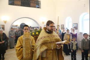Божественная литургия в храме святителя Иоанна Златоуста в п. Зональный г.Саратова