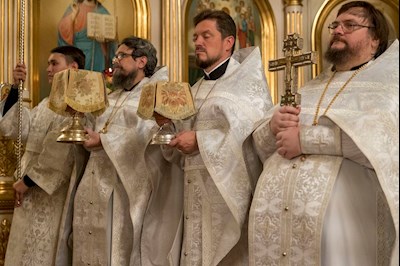 Митрополит Игнатий совершил ночную Божественную литургию в Покровском соборе г. Саратова