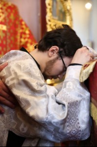 Митрополит Лонгин возглавил Литургию с сурдопереводом