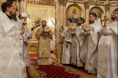 Митрополит Игнатий совершил ночную Божественную литургию в Покровском соборе г. Саратова