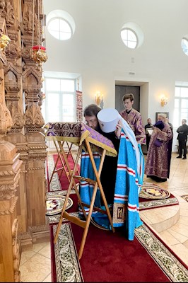 Митрополит Игнатий совершил Божественную литургию в храме Новомучеников и исповедников Саратовских г. Саратова