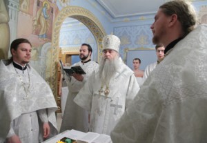 Крещальная литургия в Свято-Троицком соборе Саратова