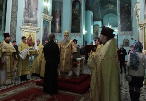 Божественная литургия в Духосошественском кафедральном соборе города Саратова