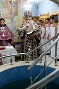 Крещальная литургия в Свято-Троицком соборе Саратова