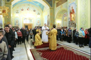 Божественная литургия в храме в честь Покрова Пресвятой Богородицы г.Саратова