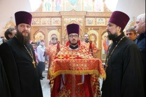 Божественная литургия и панихида в Свято-Никольском храме на Елшанском кладбище Саратова