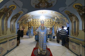 Божественная литургия в Свято-Троицком соборе Саратова