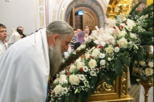 Митрополит Лонгин совершил Рождественское ночное богослужение
