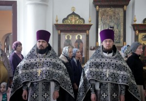 Литургия Преждеосвященных Даров на Архиерейском подворье — храме в честь иконы Божией Матери «Утоли моя печали» г.Саратова