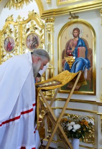 Божественная литургия в храме во имя святителей Василия Великого, Григория Богослова, Иоанна Златоуста г. Саратова