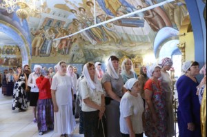 Епископ Пахомий совершил Божественную литургию в Свято-Троицком кафедральном соборе Саратова