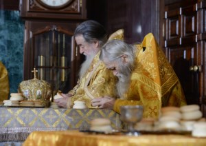 Митрополит Лонгин принял участие в Патриаршем богослужении в день празднования 70-летнего юбилея Его Святейшества