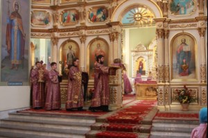 Божественная литургия в храме в честь Покрова Божией Матери города Саратова