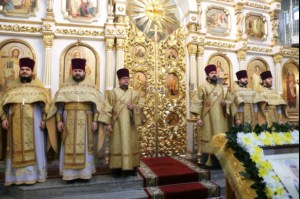 Божественная литургия в храме во имя Всех Святых, в земле Российской просиявших г. Саратова