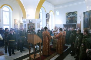 Божественная литургия в храме в честь Воздвижения Честнаго и Животворящего Креста Господня на территории Вольского военного института материального обеспечения