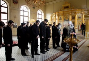 Утреннее богослужение на Архиерейском подворье — храме во имя святого апостола и евангелиста Иоанна Богослова при СПДС