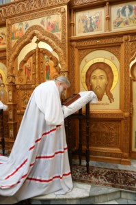 Божественная литургия и панихида в храме во имя святителя и чудотворца Николая на Елшанском кладбище г. Саратова