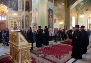 Всенощное бдение в храме в честь Покрова Пресвятой Богородицы г.Саратова
