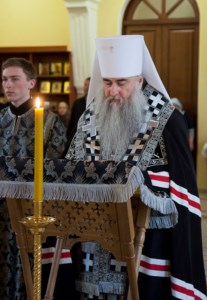 Вечернее богослужение на Архиерейском подворье — храме во имя святого апостола и евангелиста Иоанна Богослова при Саратовской православной духовной семинарии