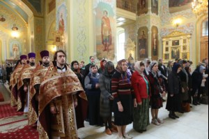 Вечерня в соединении с Литургией Василия Великого и Чин умовения ног в храме в честь Покрова Пресвятой Богородицы г.Саратова