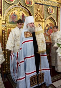 Божественная литургия в саратовском храме святителя Луки Исповедника, архиепископа Симферопольского