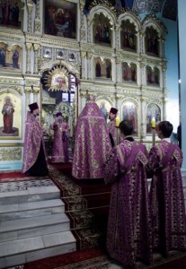 Всенощное бдение c Чином Воздвижения Креста в храме в честь Сошествия Святого Духа города Саратова