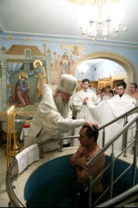 Митрополит Лонгин совершил Крещальную Литургию