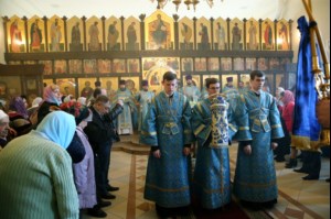 Вечерня в соединении с Божественной литургией свт. Иоанна Златоуста в храме в честь Благовещения Пресвятой Богородицы г.Вольска