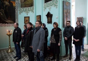 Вечерня с выносом Плащаницы Спасителя в храме в честь Сошествия Святого Духа города Саратова