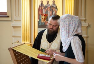 Божественная литургия на Архиерейском подворье — храме во имя святого апостола и евангелиста Иоанна Богослова при СПДС