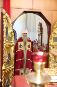 Митрополит Лонгин возглавил Литургию с сурдопереводом