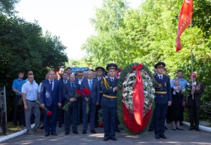 В День памяти и скорби на Воскресенском кладбище Саратова совершена заупокойная лития