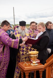 Освящение поклонного креста на въезде в г. Шиханы