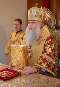 Божественная литургия на Архиерейском подворье — храме в честь иконы Божией Матери «Утоли моя печали» г.Саратова