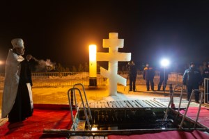 Клирики Саратовской епархии совершили освящение воды в открытых водоемах