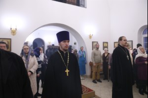 Божественная литургия в храме святителя Иоанна Златоуста в п. Зональный г.Саратова