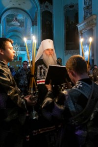 Великое повечерие с чтением канона преподобного Андрея Критского в храме Сошествия Святого Духа г. Саратова