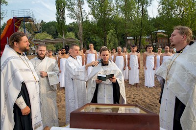 Состоялось массовое крещение оглашенных в Волге