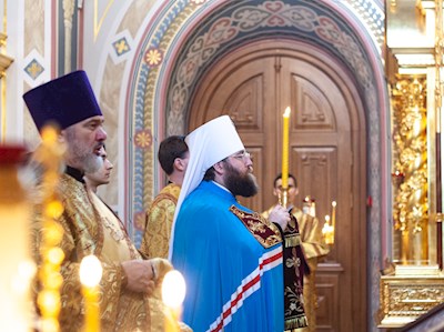 Божественная литургия в Свято-Троицком кафедральном соборе г. Саратова