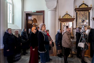 Литургия Преждеосвященных Даров на Архиерейском подворье – в храме в честь иконы Божией Матери «Утоли моя печали» г. Саратова