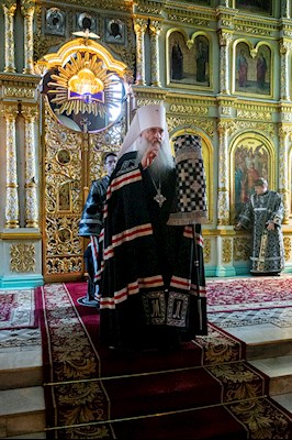 Великое повечерие с чтением канона преподобного Андрея Критского в храме Сошествия Святого Духа г. Саратова