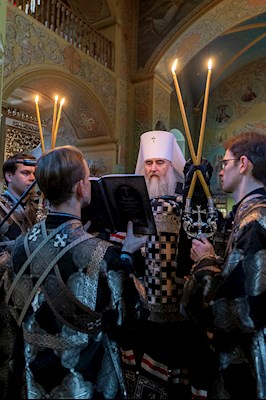 Великое повечерие с чтением канона преподобного Андрея Критского в Покровском храме г. Саратова