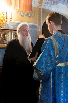 Утреня с чтением акафиста в Свято-Троицком кафедральном соборе г. Саратова