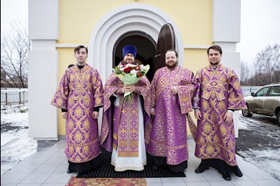 Митрополит Игнатий совершил Божественную литургию в храме святителя Иоанна Златоуста в п. Зональный г. Саратова
