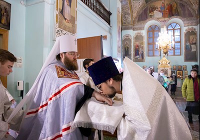 Митрополит Игнатий совершил Божественную литургию в Свято-Духовском соборе г. Саратова