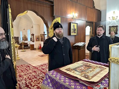 Митрополит Игнатий посетил Успенский храм г. Покровска