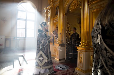 Митрополит Игнатий совершил Литургию Преждеосвященных Даров в храме святого апостола и евангелиста Иоанна Богослова при СПДС