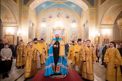 Митрополит Игнатий совершил Божественную литургию и молебен на новый год в Покровском соборе г. Саратова