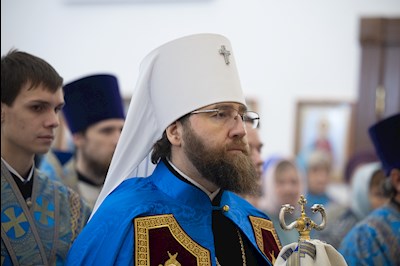 Митрополит Игнатий совершил Божественную литургию во Введенском храме Саратова