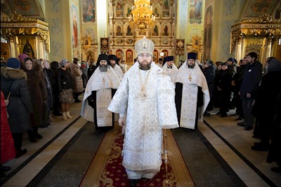 В Покровском соборе прошла торжественная встреча саратовских святителей